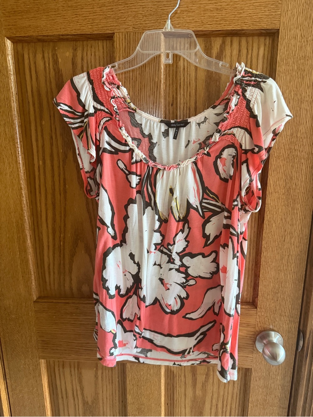 Daisy Fuentes Xl  Coral and White Floral Peasant Top